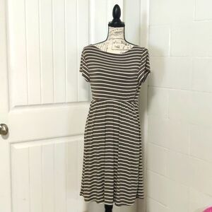 Ingrid & Isabel Maternity Midi Dress Size Medium